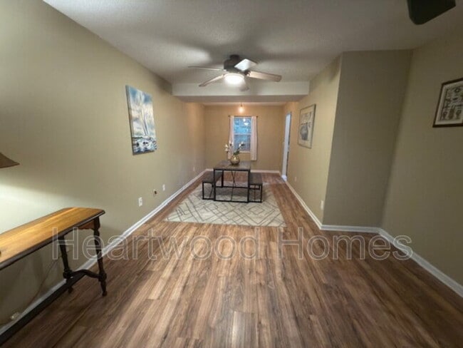 Building Photo - 264 Orchard Hill Dr