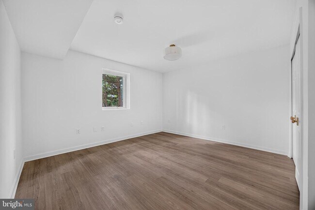 Building Photo - 221 Spring Race Ct