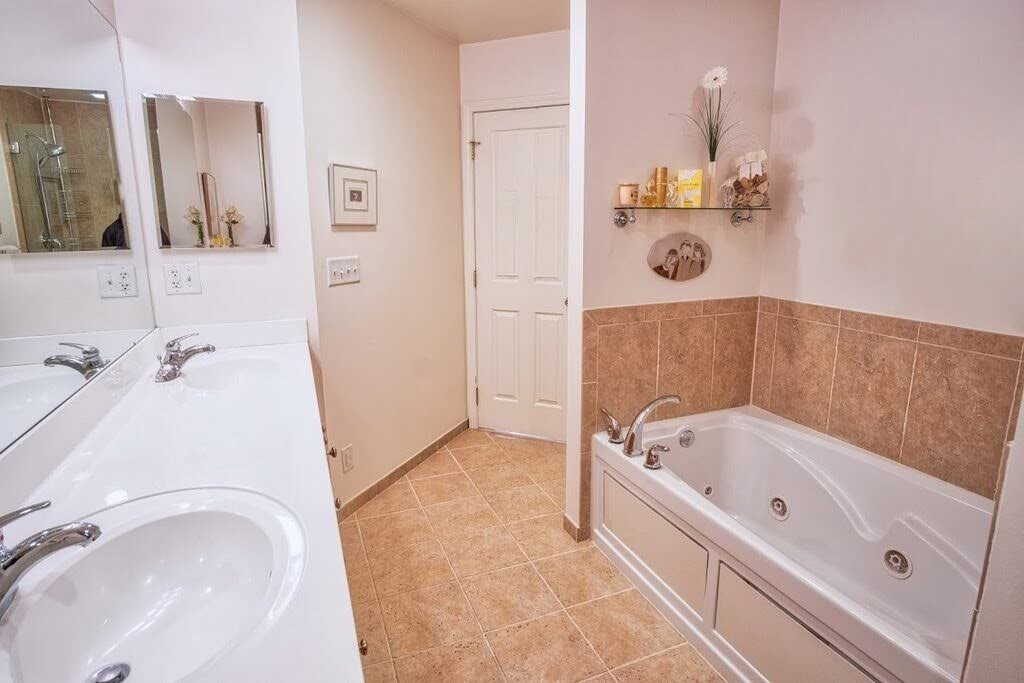 Master Bath_1 - 31 Mallard Pl