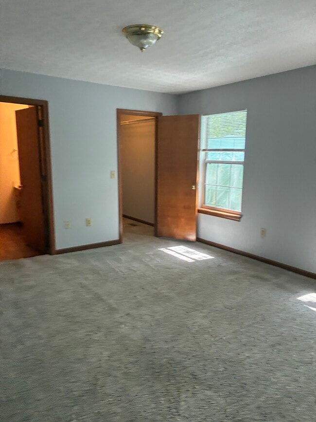 Building Photo - 995 Wren Ct