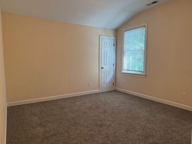 Building Photo - Stunning, Elegant Residence in Chapel Hill...