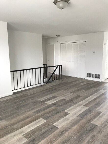 Building Photo - 44 Hopewell Ln Unit #B