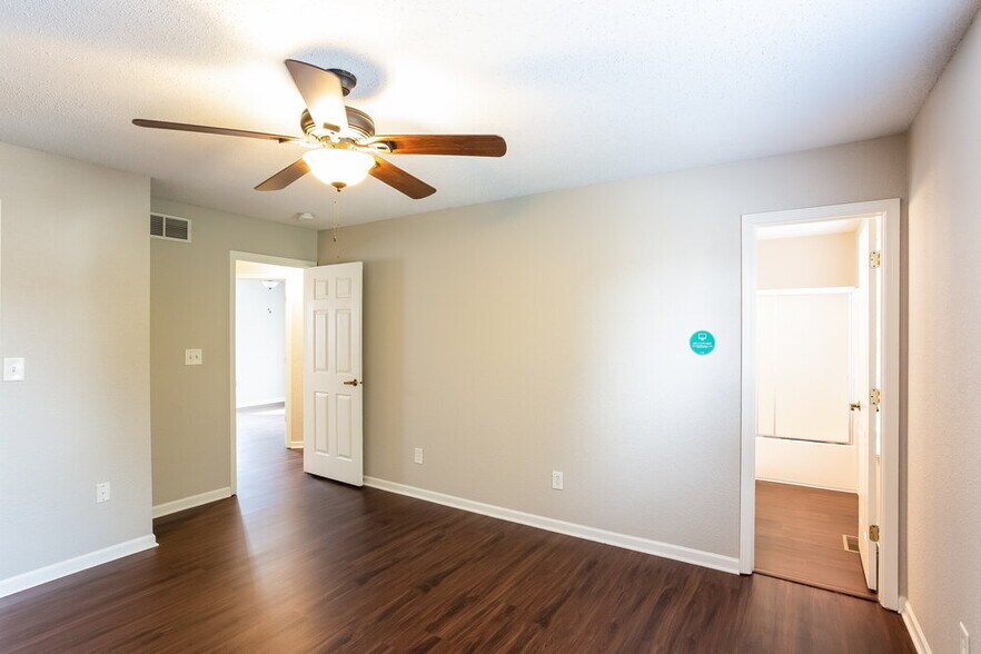 Building Photo - 7633 Scatter Woods Ln