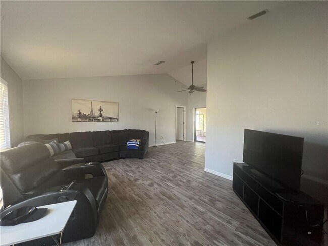 Building Photo - 470 Strasburg Dr