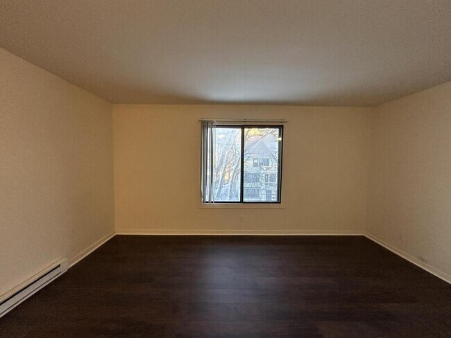 Building Photo - 134 E Johnson St