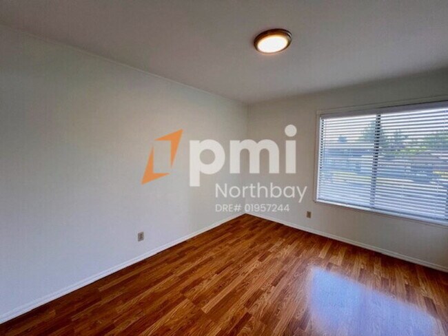 Building Photo - 3552 Larchmont Ct