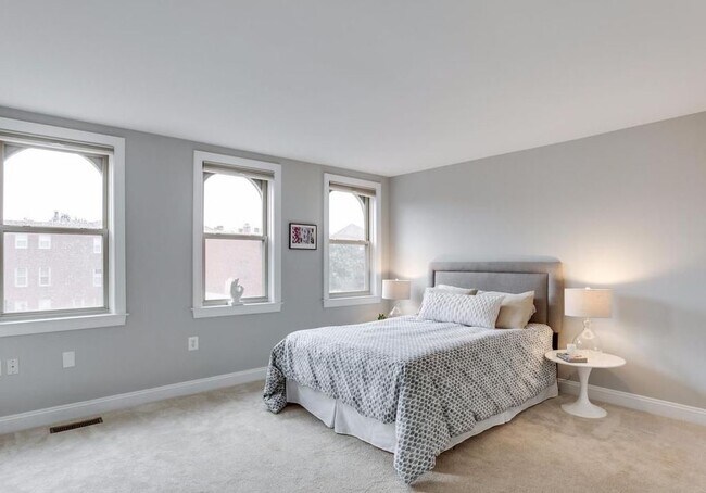 Main Bedroom - 1400 East Capitol St NE