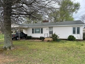 Building Photo - Available Now! 2-Bedroom, 1-Bathroom Home....