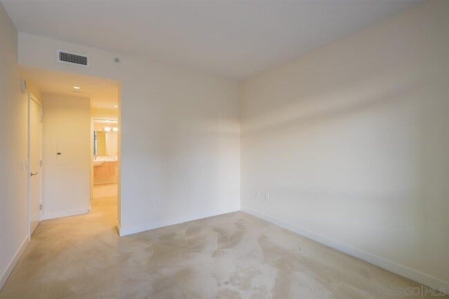 Building Photo - Beautiful 1Br/1Ba Downtown San Diego Condo In High-rise! Water Included! With Parking, Gym, Pool,...