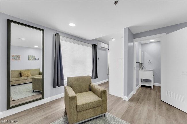 Building Photo - 797 E Market St