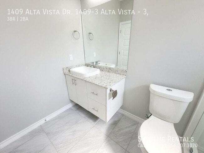 Building Photo - 1409 Alta Vista Dr
