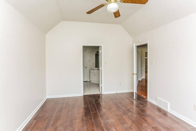 Building Photo - 4111 Meadow Ct Dr