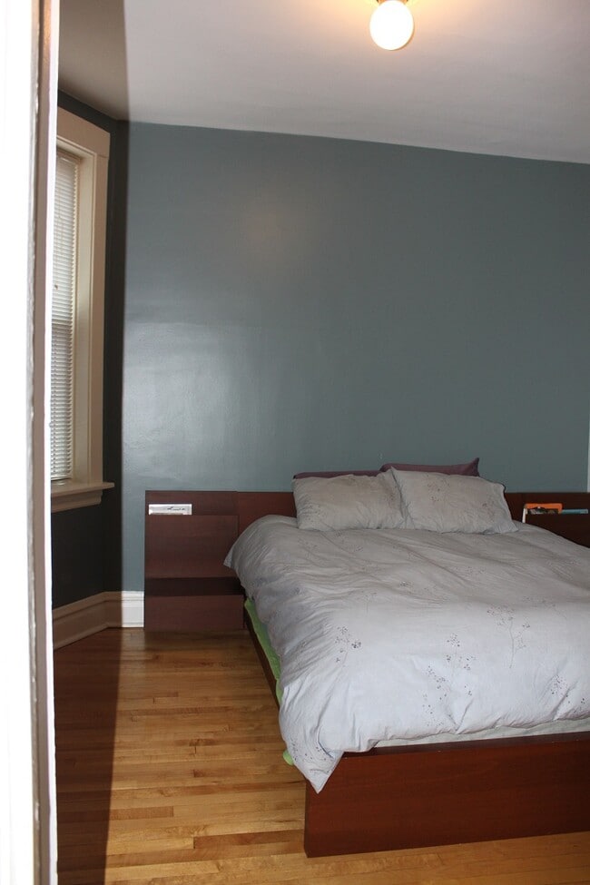 Building Photo - 4243 N Lincoln Ave