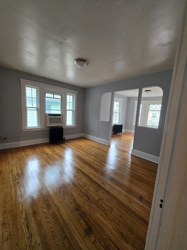 Building Photo - 33 Prescott St