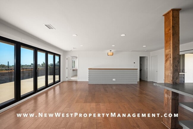 Building Photo - Exquisite Pacific Beach 4 bedroom located on a quiet cul-de-sac in the coveted Floral Terrace com...