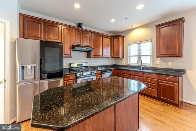 Building Photo - 1552 Oakley Ln