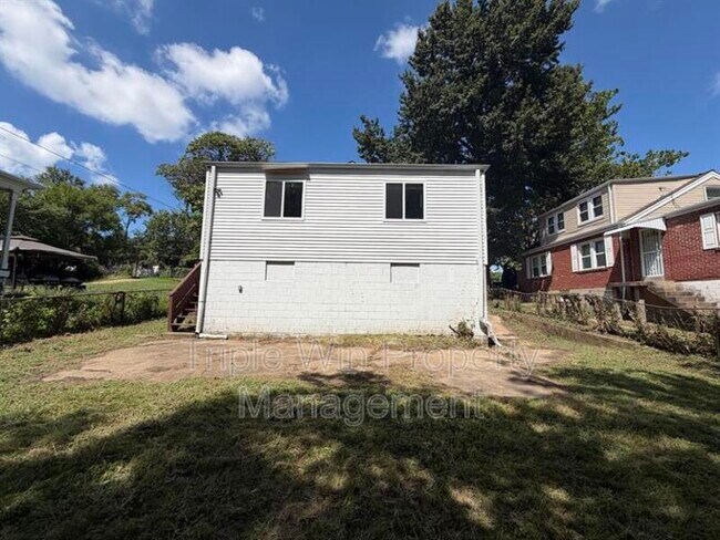 Building Photo - 8126 Albin Ave