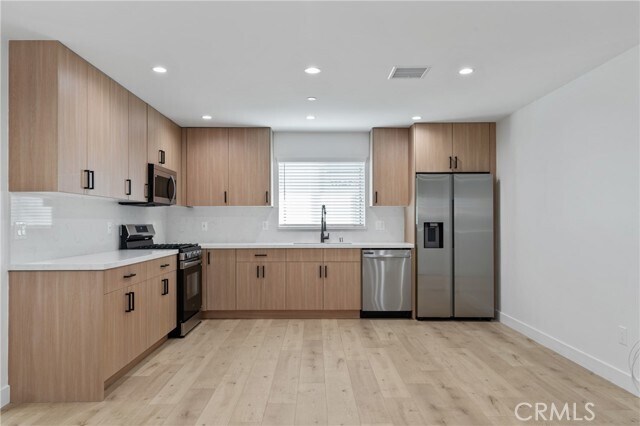Building Photo - 11140 Woodley Ave