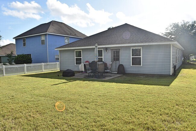 Building Photo - 461 Fanny Ann Way