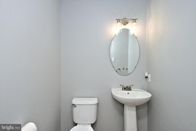 Building Photo - 3435 Westview Dr