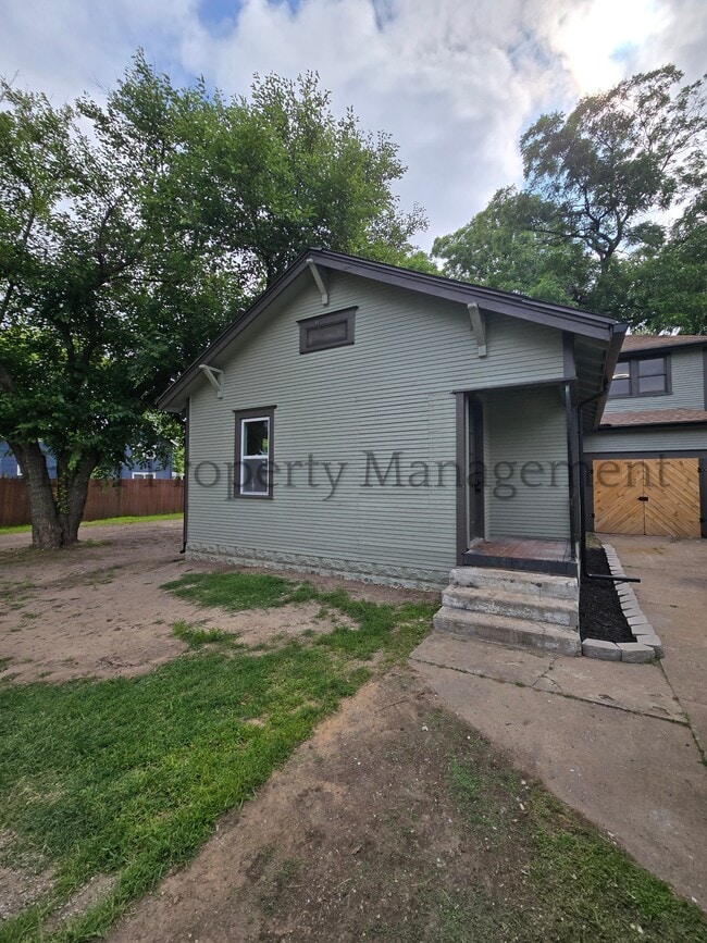 Primary Photo - 244 N Athenian Ave