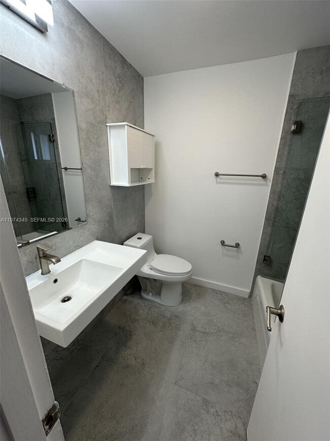 Building Photo - 427 Santander Ave