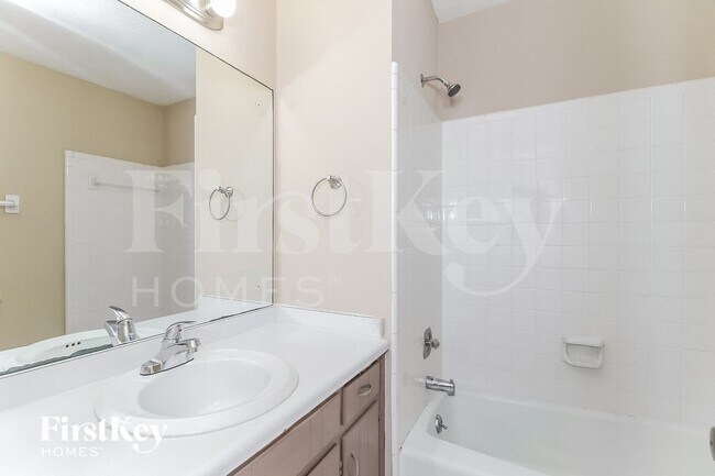 Building Photo - 2835 Twin Springs Dr