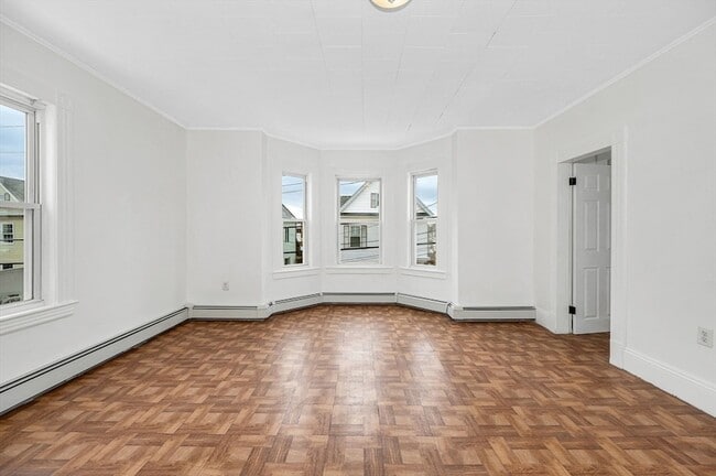 Building Photo - 220 Concord St