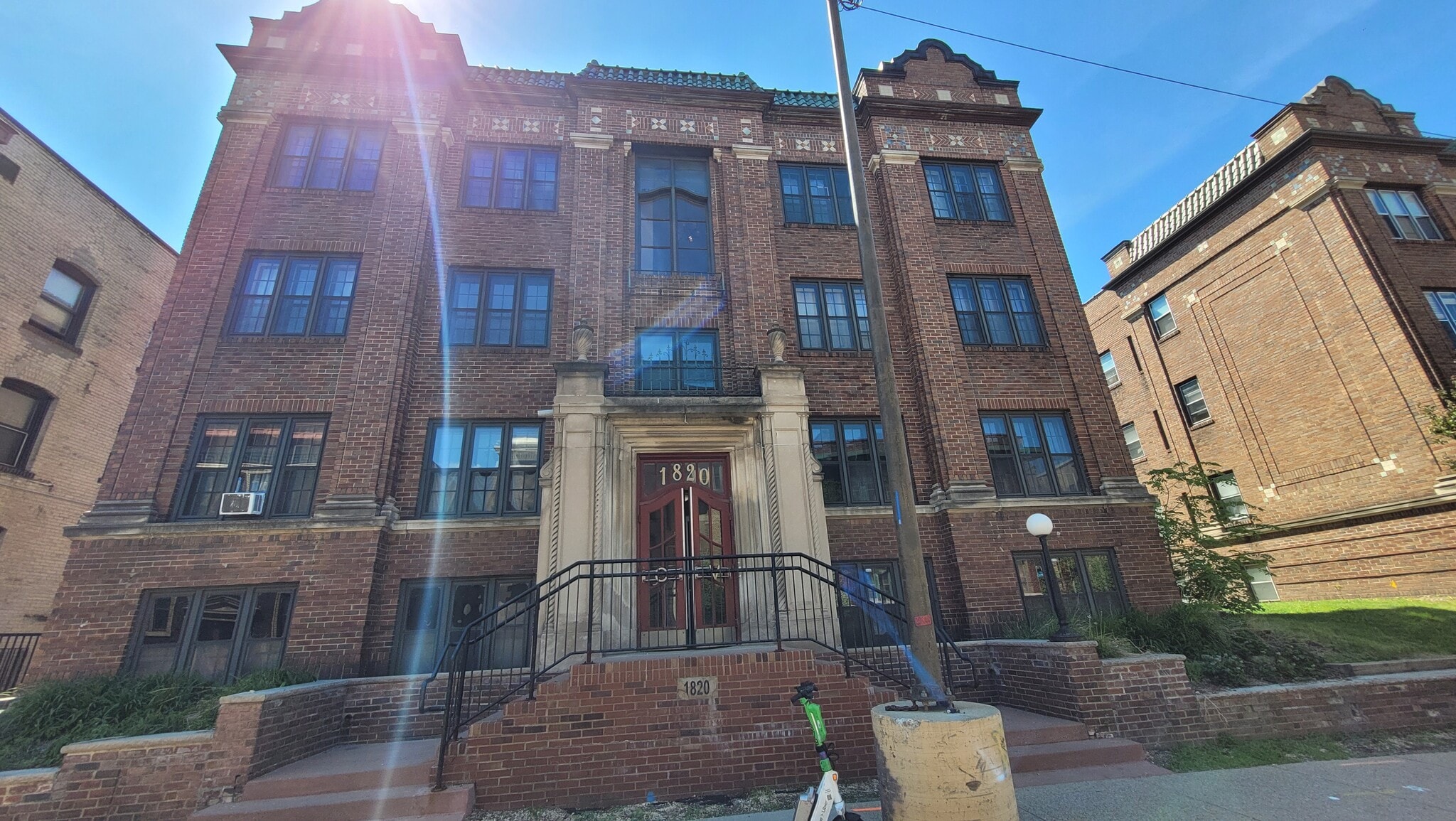 Building Photo - 1820 1st Ave S