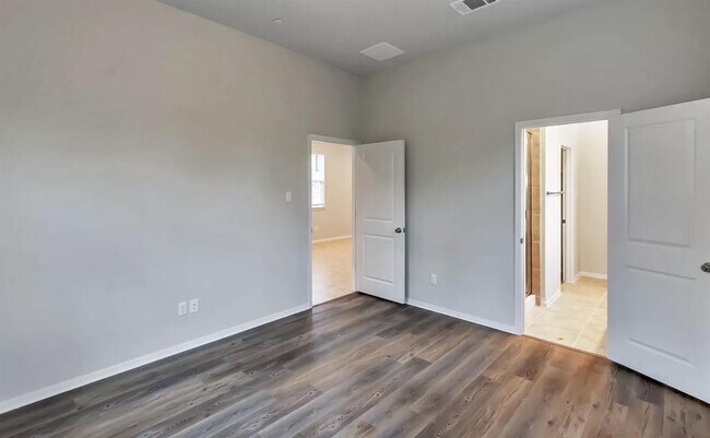 Building Photo - 2800 Joe Dimaggio Blvd