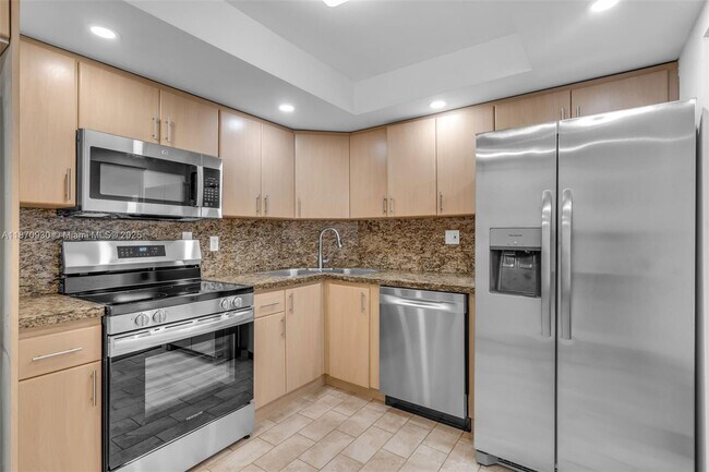 Building Photo - 2333 Brickell Ave