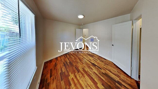 Building Photo - Step into your new residence, a charming s...