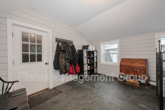 Building Photo - 395 Critchett Rd