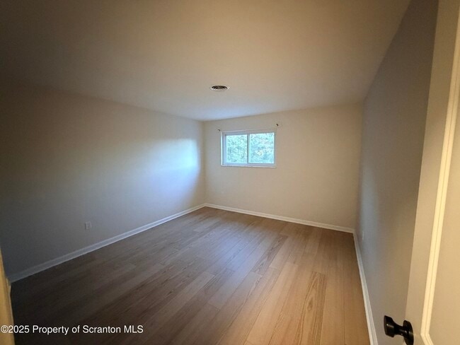 Building Photo - 802 Main St