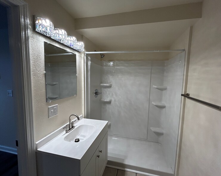 Building Photo - 311 Bird St