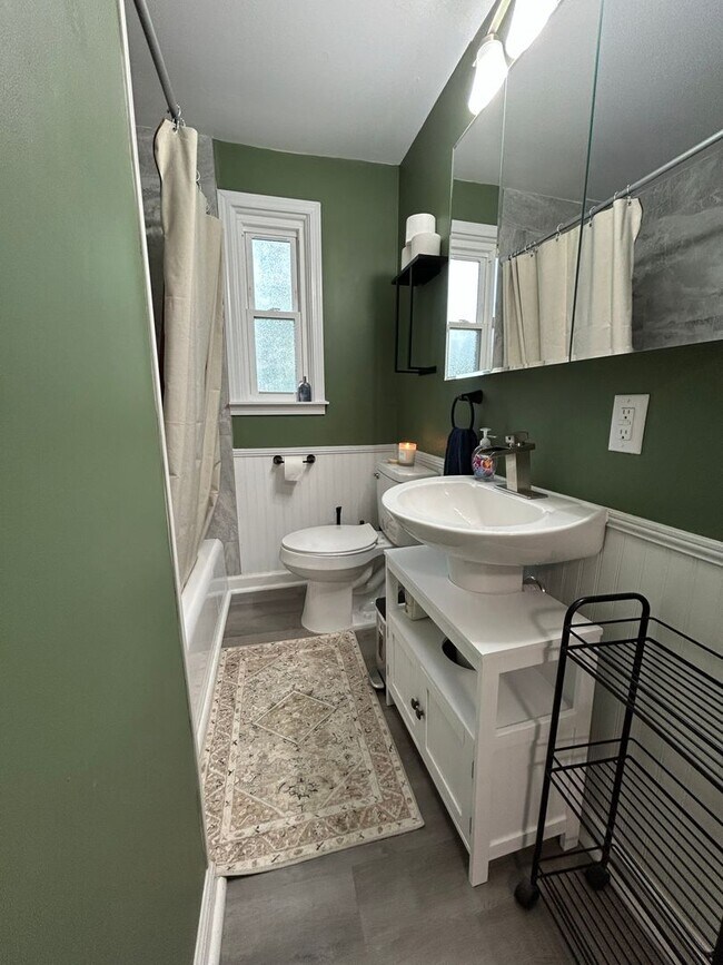 Building Photo - Charming 3 bedroom, 1 bathroom brick home ...