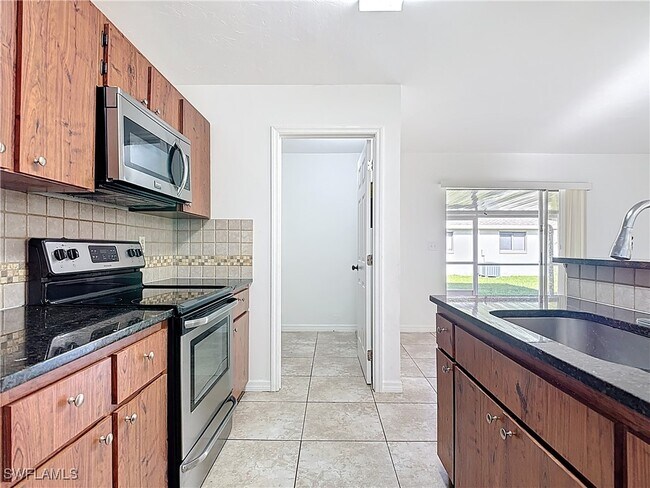 Building Photo - 1107 Cape Coral Pkwy W