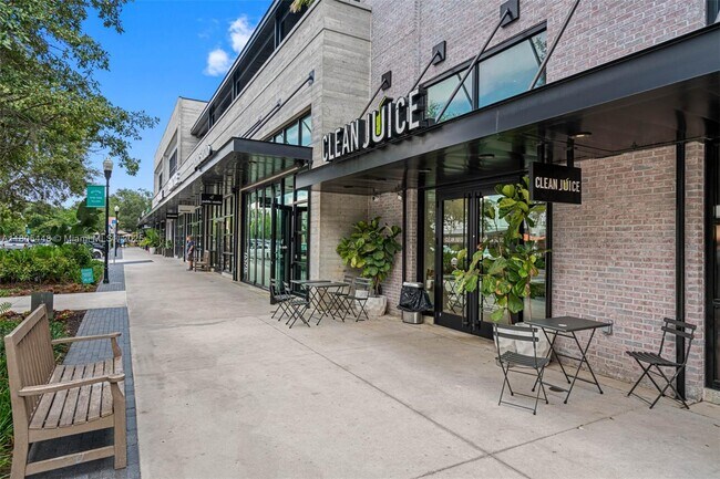 Building Photo - 1000 W Horatio St