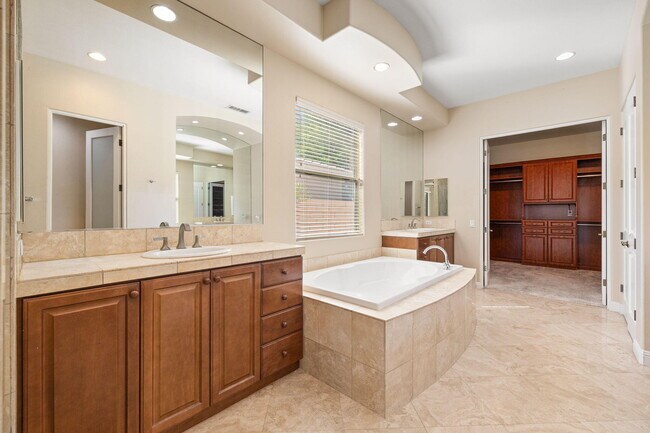 Building Photo - 49460 Rancho San Francisquito