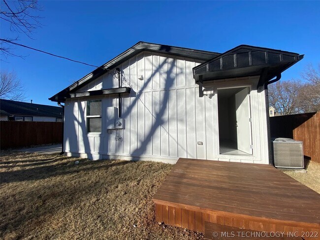 Building Photo - 776 E Seminole Pl