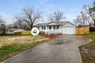 Building Photo - 3 Bedroom Pet-Friendly Home in Belmont, NC with Main Street Renewal