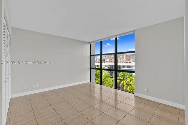 Building Photo - 17021 N Bay Rd