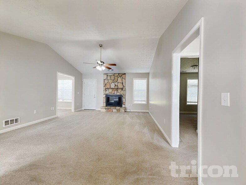 Building Photo - 714 Manor Ridge Dr