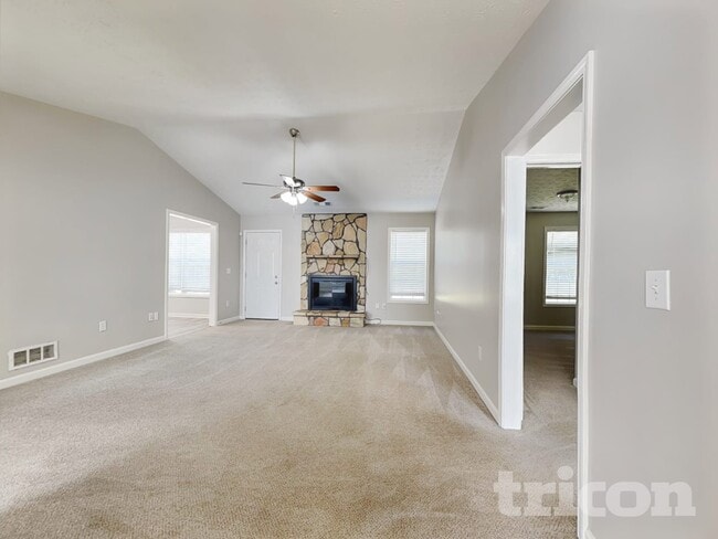 Building Photo - 714 Manor Ridge Dr