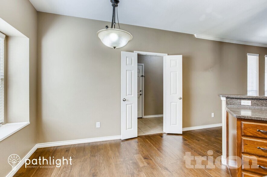 Building Photo - 1435 Red Wolf Dr