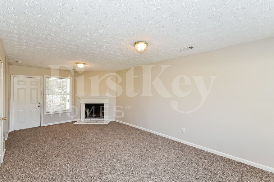 Building Photo - 5205 Alexander St