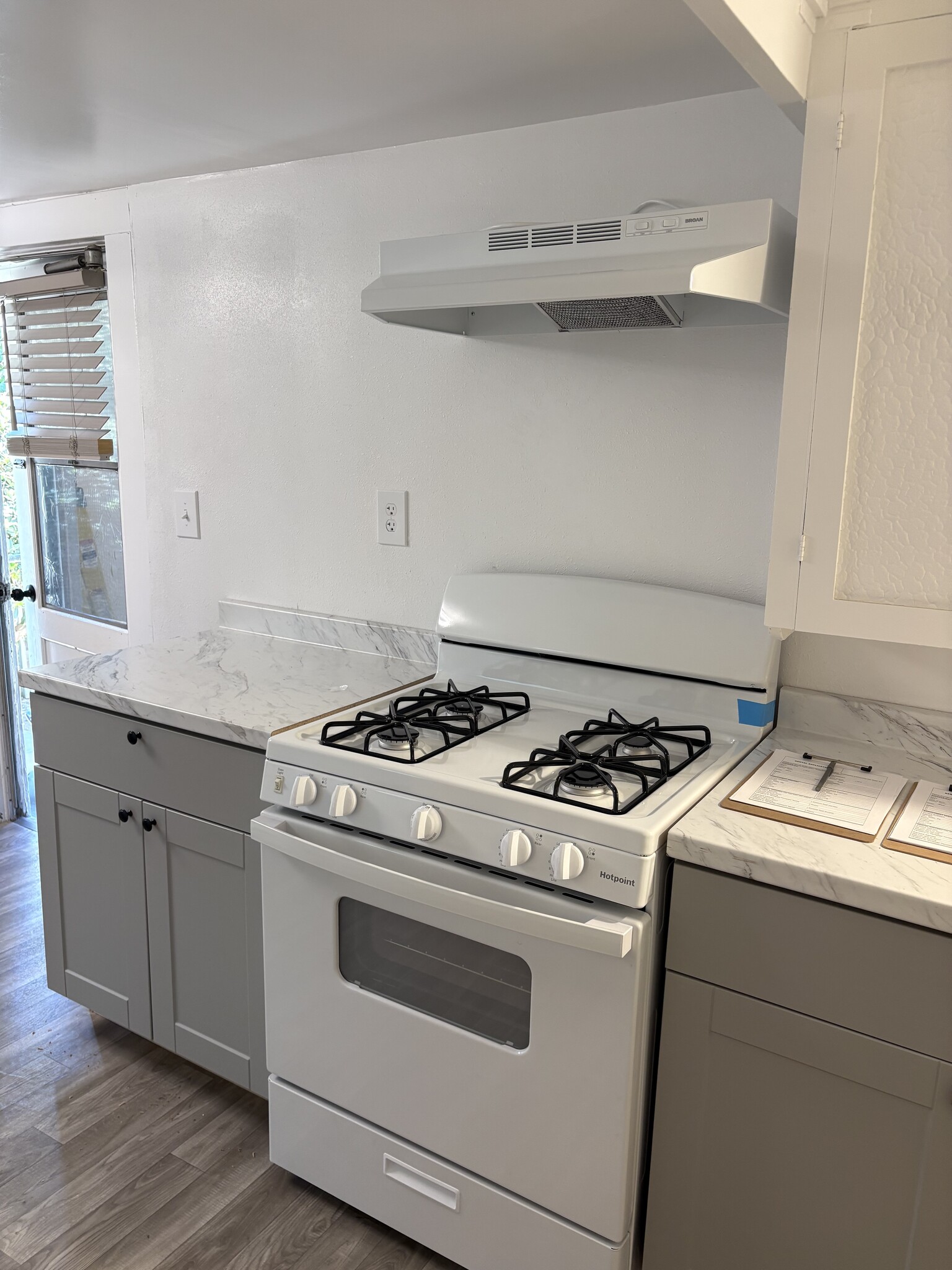 Kitchen - 514 Kaweah St