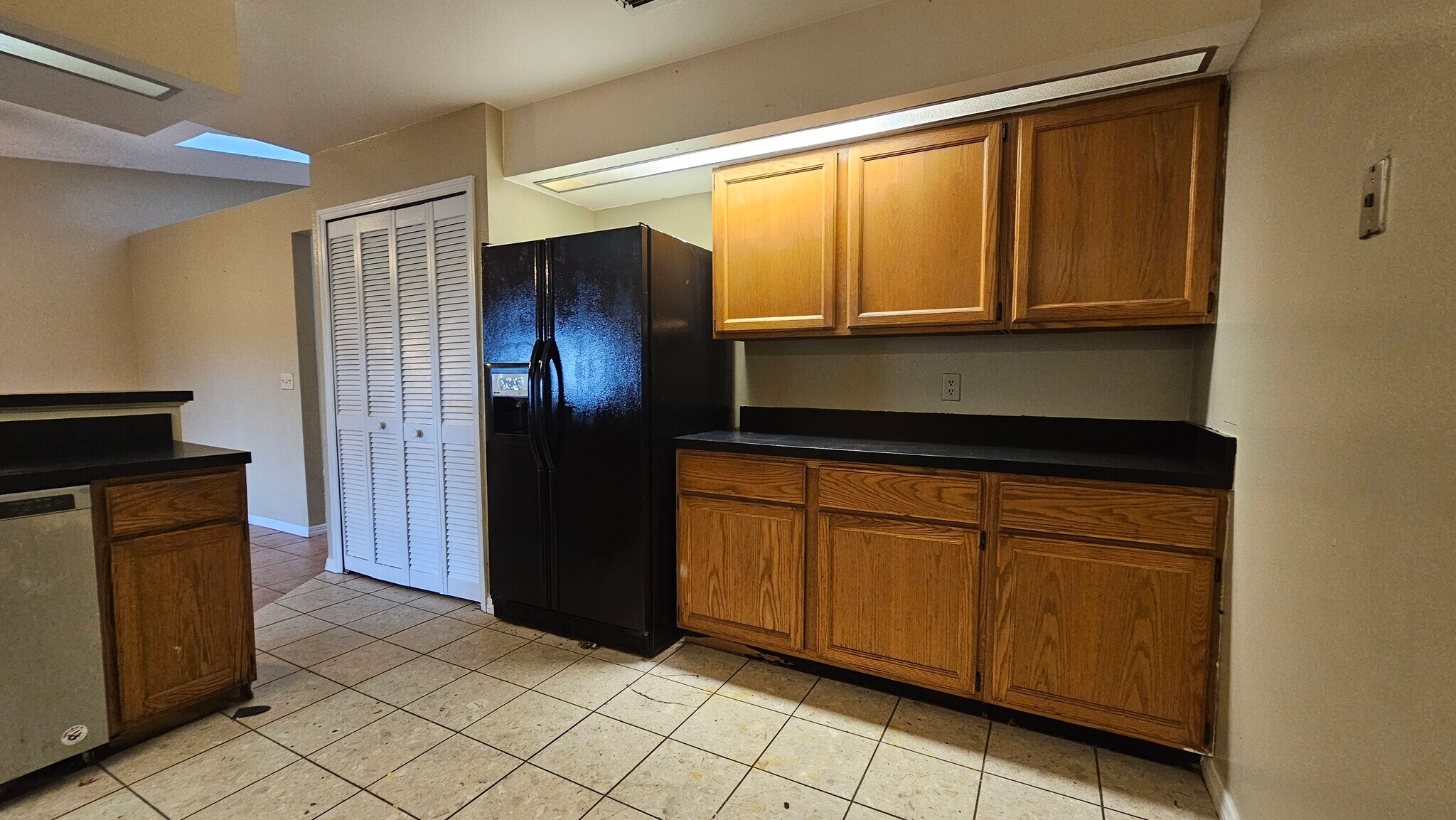 Building Photo - 1371 Melshire Ave