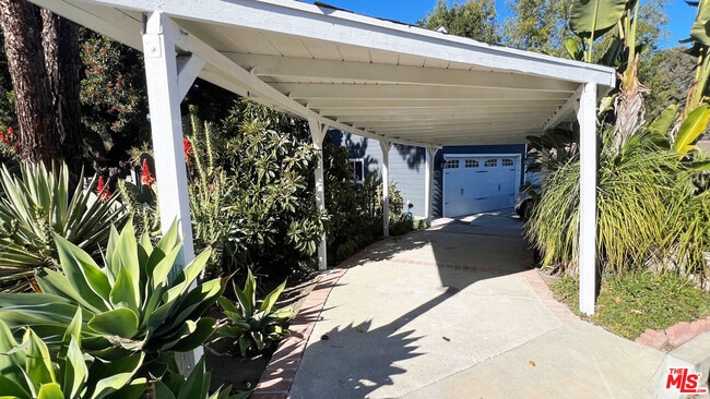 Building Photo - 22111 Independencia St