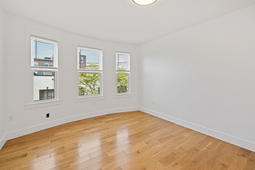 Building Photo - 384 Columbia St